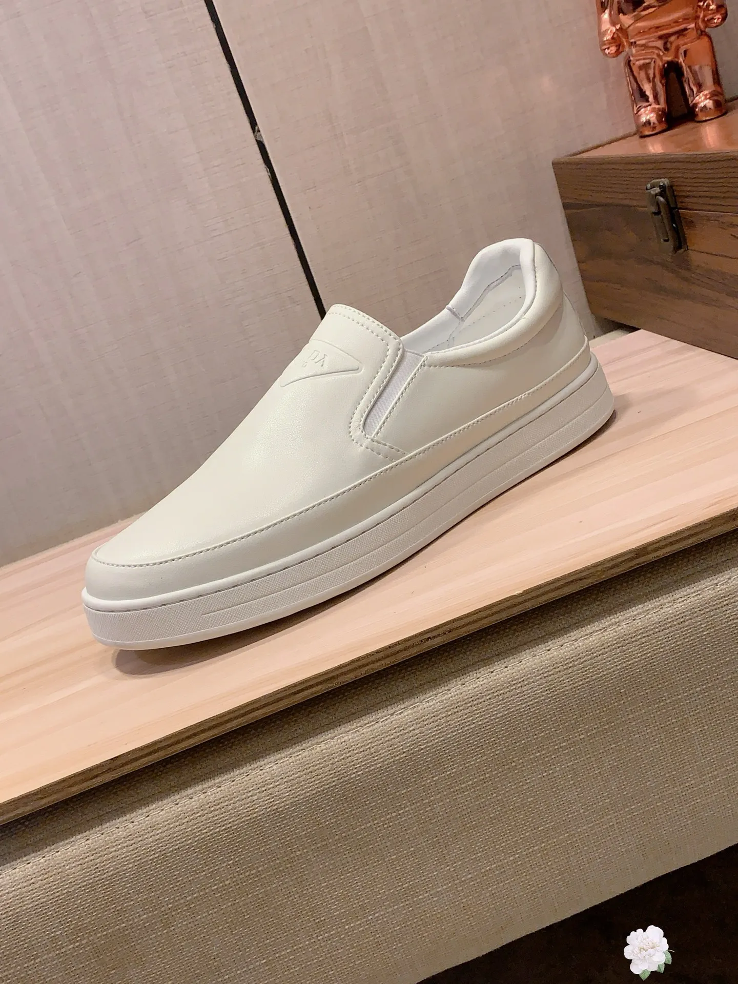 Men's Men's Shoes💰442💰💰🎩🎩[Lightning][Lightning] "PRADA*" The latest and most popular casual shoes, top brand [seduce] luxury ~ purchasing agency, top quality ~. [Strong] The upper is made of imported breathable cowhide with material ➕ breathable sheepskin feet (•) and fine workmanship. The original stylish and stylish soft rubber wear-resistant and non-slip outsole is light and comfortable on the feet. The real thing looks better when photographed. b66: code: 38-44, 4️⃣ colors selected